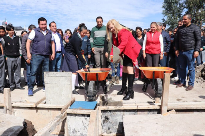 Inicia construcción del Arco Techo en CONALEP Lerma 199; Miguel Ponce coloca la primera piedra