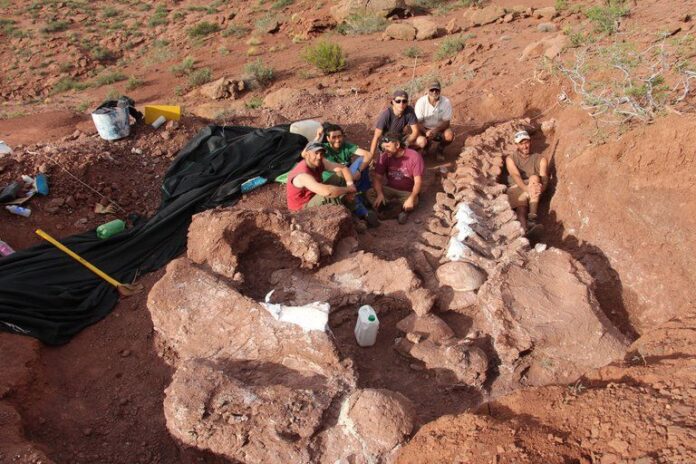 Arqueólogos Argentinos descubren un nuevo dinosaurio - Sidersaura Marae