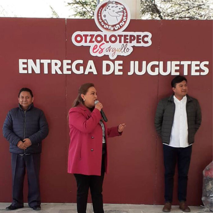 Entrega de Juguetes en Otzolotepec