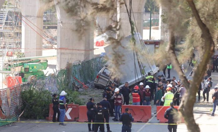 Cae parte de una estructura del Tren Interurbano México-Toluca.