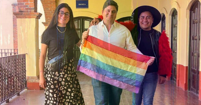 Luis Carballo se Compromete a Impulsar los Derechos LGBT+