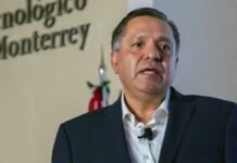 Bacheo en Toluca provoca cierres y tránsito lento terminal de camiones: Ricardo Moreno pide tomar vías alternas Ricardo Moreno en el Tecnológico de Monterrey