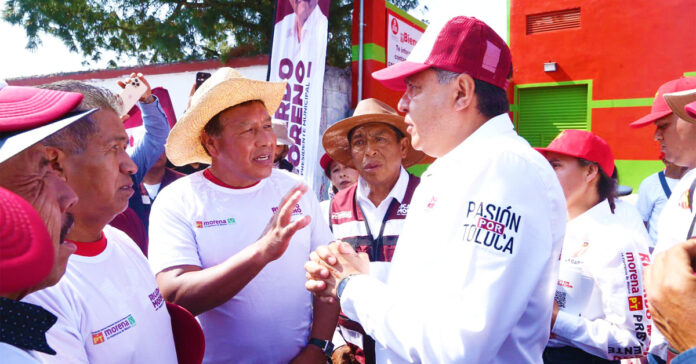 Ricardo Moreno escuchando a los ciudadanos de Toluca