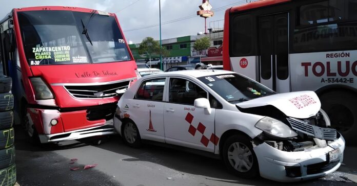 Choque-camión y taxi