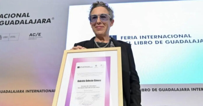 Gabriela Cabezón Cámara recibe el Premio Sor Juana Inés de la Cruz 2024 en la FIL Guadalajara