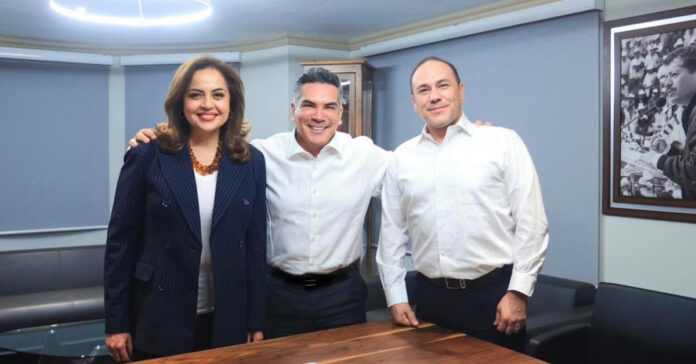 Lilia Herrera, Alejandro Moreno y Alejandro Castro