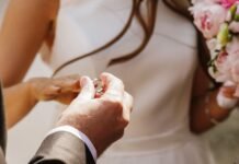 Cómo casarse por el civil en el Edomex: requisitos y costos en Toluca y Metepec Boda-compromiso-anillo de bodas