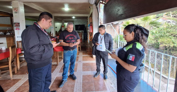 Fortalecen la seguridad en Ocoyoacac con capacitación sobre el uso del botón de pánico para comercios