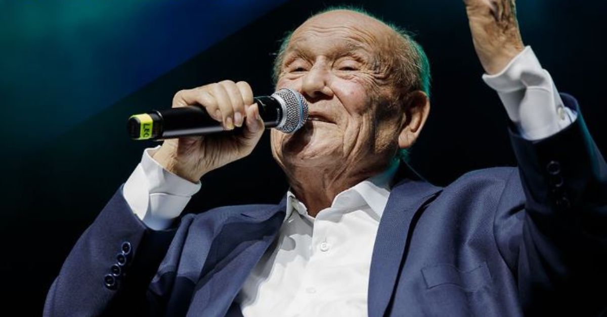 Leo Dan ícono de la música romántica fallece a los 82 años