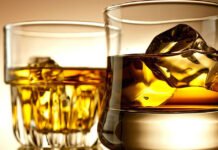 Alcohol y vapeadores ponen en riesgo a jóvenes; CIJ alerta sobre el consumo de drogas Dos vasos con bebidas alcohólicas