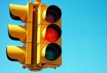 Toluca enfrenta crisis en su red de semáforos; varios equipos operan con tecnología de hace más de 30 años Semáforo