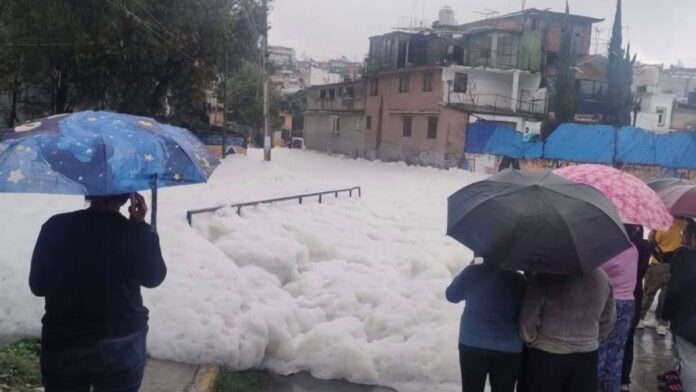 Desborde canal de aguas negras Naucalpan