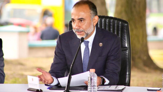 Fernando Flores huye de las críticas en redes sociales