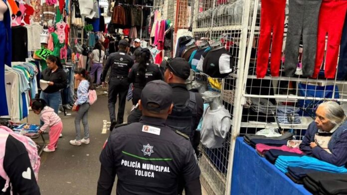 Operativo de seguridad-tianguis Palmillas de Toluca