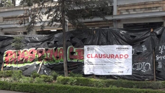 Clausuran construcción- cafetería Starbucks- Paseo Colón