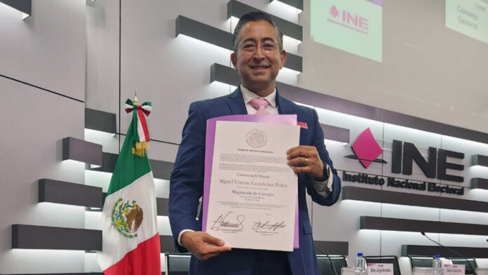 Miguel Ernesto Leetch San Pedro recibe constancia de mayoría como magistrado de circuito