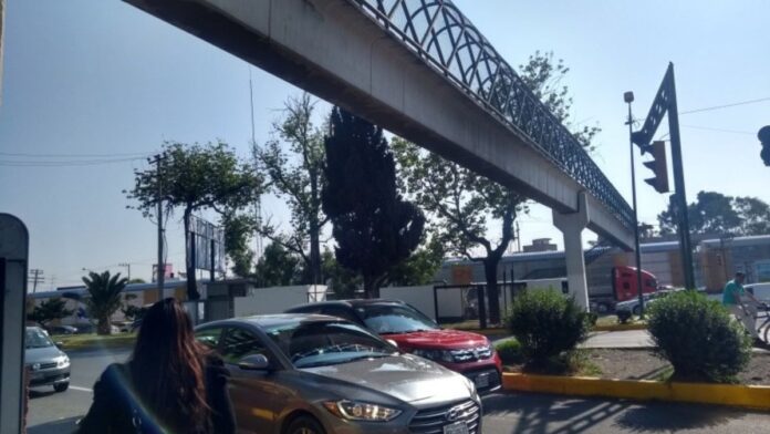 Puente peatonal-Isidro Fabela