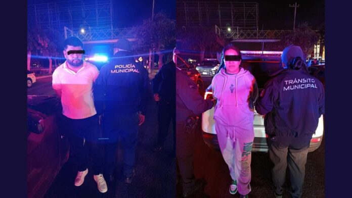 pareja detenida-conducir auto robado en Metepec