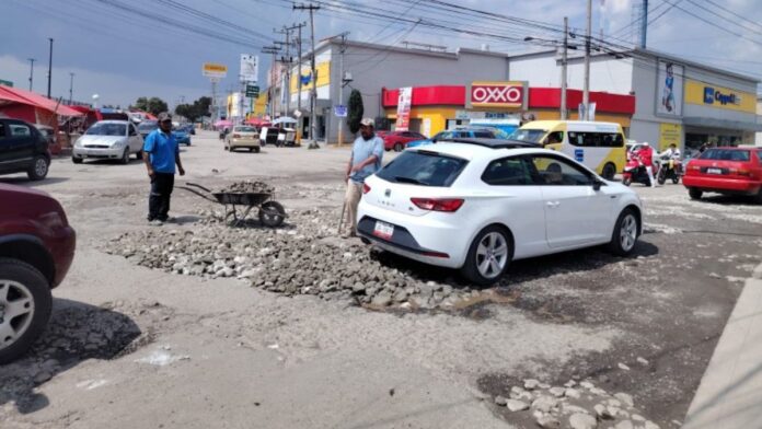 Santa María Totoltepec graves condiciones de la carretera Vicente Lombardo Toledano y Paseo Totoltepec
