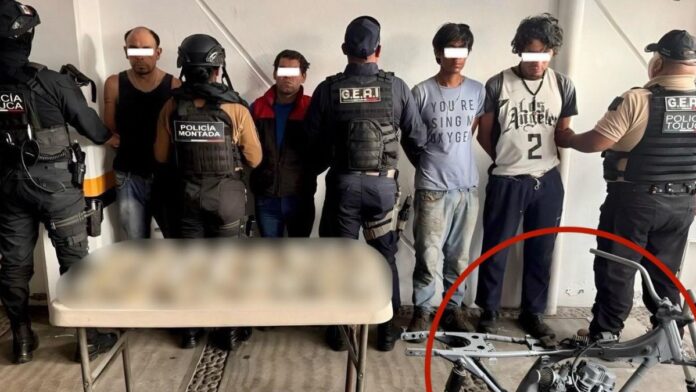 Cuatro detenidos por desvalijar motocicleta-Toluca
