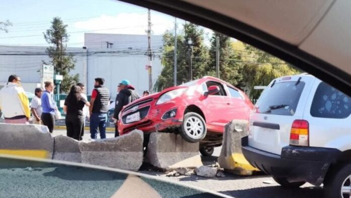 Accidente- Paseo Tollocan-clínica IMSS 220 Accidente- Paseo Tollocan-clínica IMSS 220