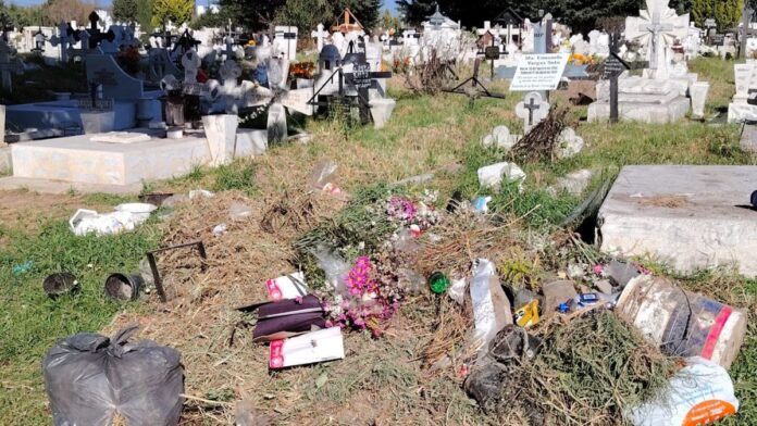 Cementerio Municipal de Toluca-Descuido-Basura Cementerio Municipal de Toluca-Descuido-Basura