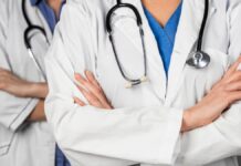 23 de octubre día del Médico: reconocimiento a su vocación y entrega Doctores-Médicos