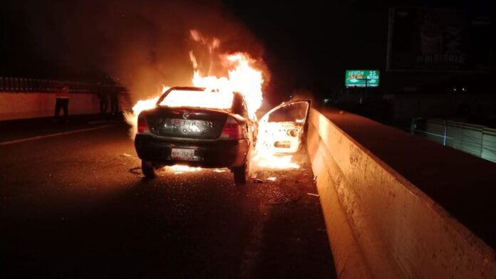 Incendio de vehículo-Auto-Tollocan