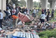 Caos en la México-Toluca: Saquearon tráiler volcado con detergente en La Marquesa Robo de mercancía