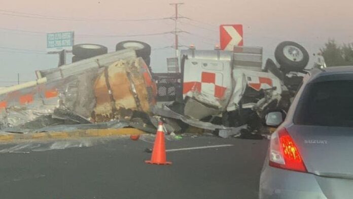 Tráiler volcado-autopista Toluca–Naucalpan