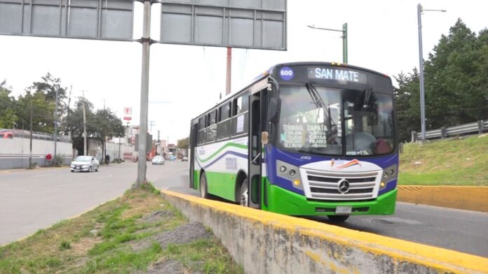 Transporte-Toluca-Paradas de pasajeros peligrosas y no reguladas