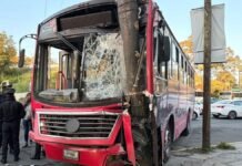 Aumentan accidentes en transporte público del Edomex; cancelan 25 concesiones Accidente-Transporte público-Impacta contra poste-Toluca. Imagen obtenida de: Reporte Valle de Toluca.