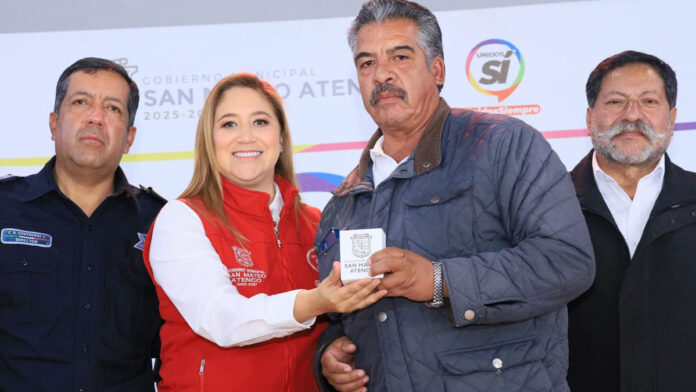 Entrega de dispositivos de geolocalización para taxistas en San Mateo Atenco