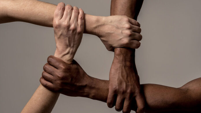 Manos con distintos colores de piel - No al racismo Manos con distintos colores de piel - No al racismo