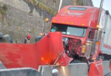 Accidente de tráiler paraliza la carretera Toluca–Naucalpan a la altura de “El Castillo” Accidente-Tráiler-Carretera