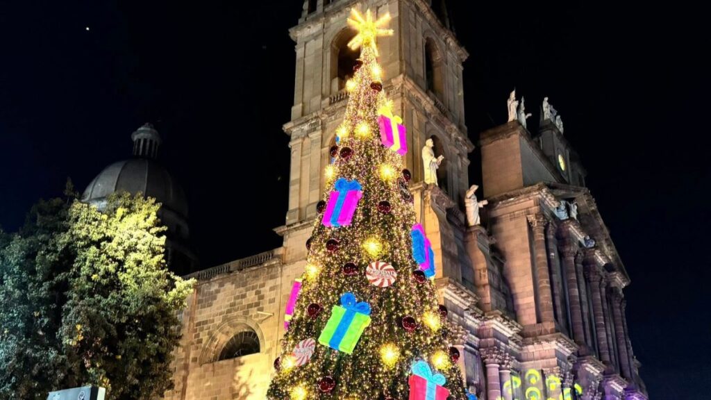 Árbol navideño-Toluca 2025-2026