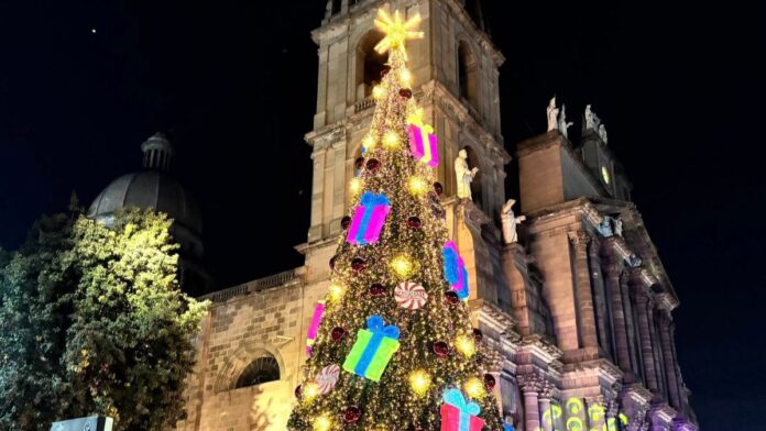 Árbol navideño-Toluca 2025-2026 Árbol navideño-Toluca 2025-2026