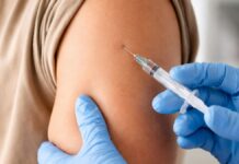 Vacunación contra COVID-19 en México: Moderna se aplicará en sector público y Pfizer en el privado Inyección-Aplicación de inyección-Vacuna