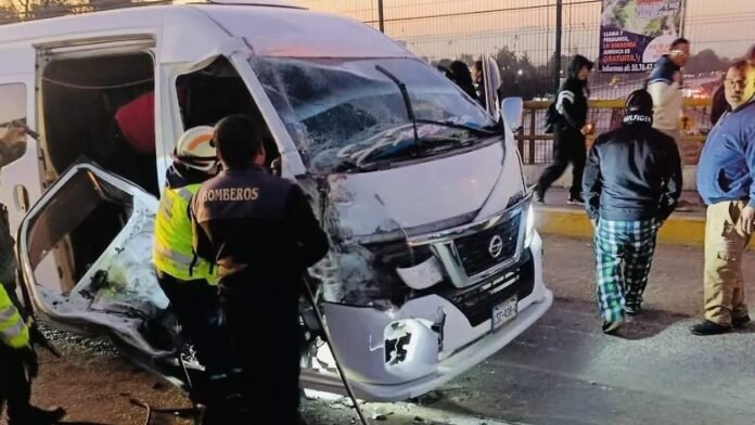 Tráiler impacta combi con estudiantes-autopista México–Querétaro