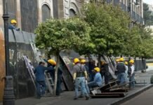 Colocan vallas en la Cámara de Diputados del Edoméx previo a la marcha del 8M en Toluca Vallas- Cámara de Diputados-Edoméx-Toluca
