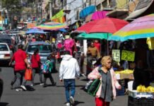 Locatarios del Mercado 16 de Toluca denuncian caída de ventas por ambulantaje Mercado 16- Toluca-Ambulantaje