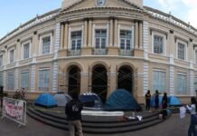 Tensión en la UAEMéx: comunidad universitaria instala plantón antes del informe rectoral Plantón Estudiantes de la UAEM