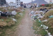 Basura y escombro saturan avenida Solidaridad Las Torres en Toluca Basura y escombro- avenida Solidaridad Las Torres- Toluca