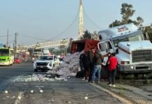 Precaución: Doble accidente colapsa la carretera Toluca–Atlacomulco Doble accidente-carretera Toluca–Atlacomulco