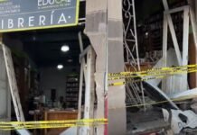Accidente automovilístico causa severos daños a reconocida librería del centro de Toluca Accidente automovilístico causa severos daños a reconocida librería del centro de Toluca
