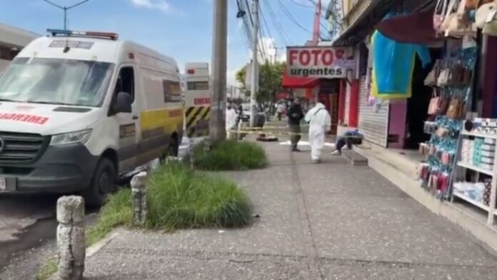 hombre en la banqueta muerto en la terminal hombre en la banqueta muerto en la terminal