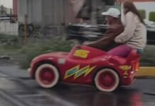 ¿“Rayo McQueen” en Ecatepec? Pareja es captada circulando en coche de juguete sobre vía rápida y desata polémica rayo mcqueen en ecatepec