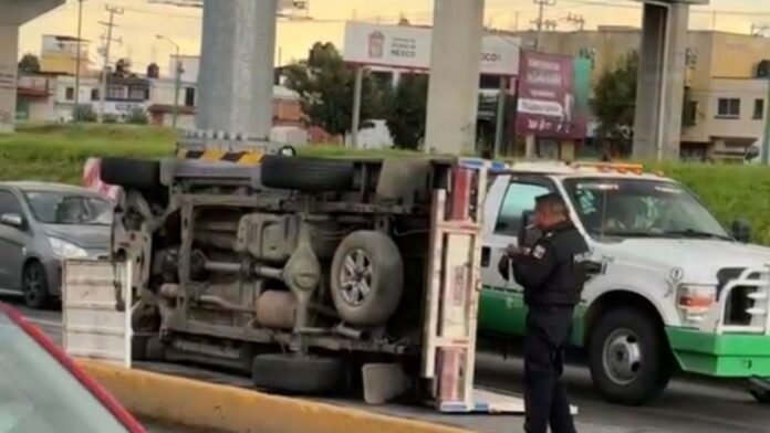 vuelca camioneta en las torres vuelca camioneta en las torres