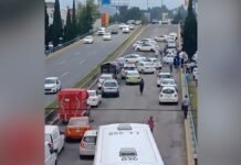 Taxistas bloquean Paseo Tollocan, exigen la destitución del secretario de Movilidad del Edomex Bloqueo-Taxistas-Toluca