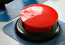 Toluca propone botones de pánico en el transporte público para reforzar la seguridad Botón rojo-botón de pánico